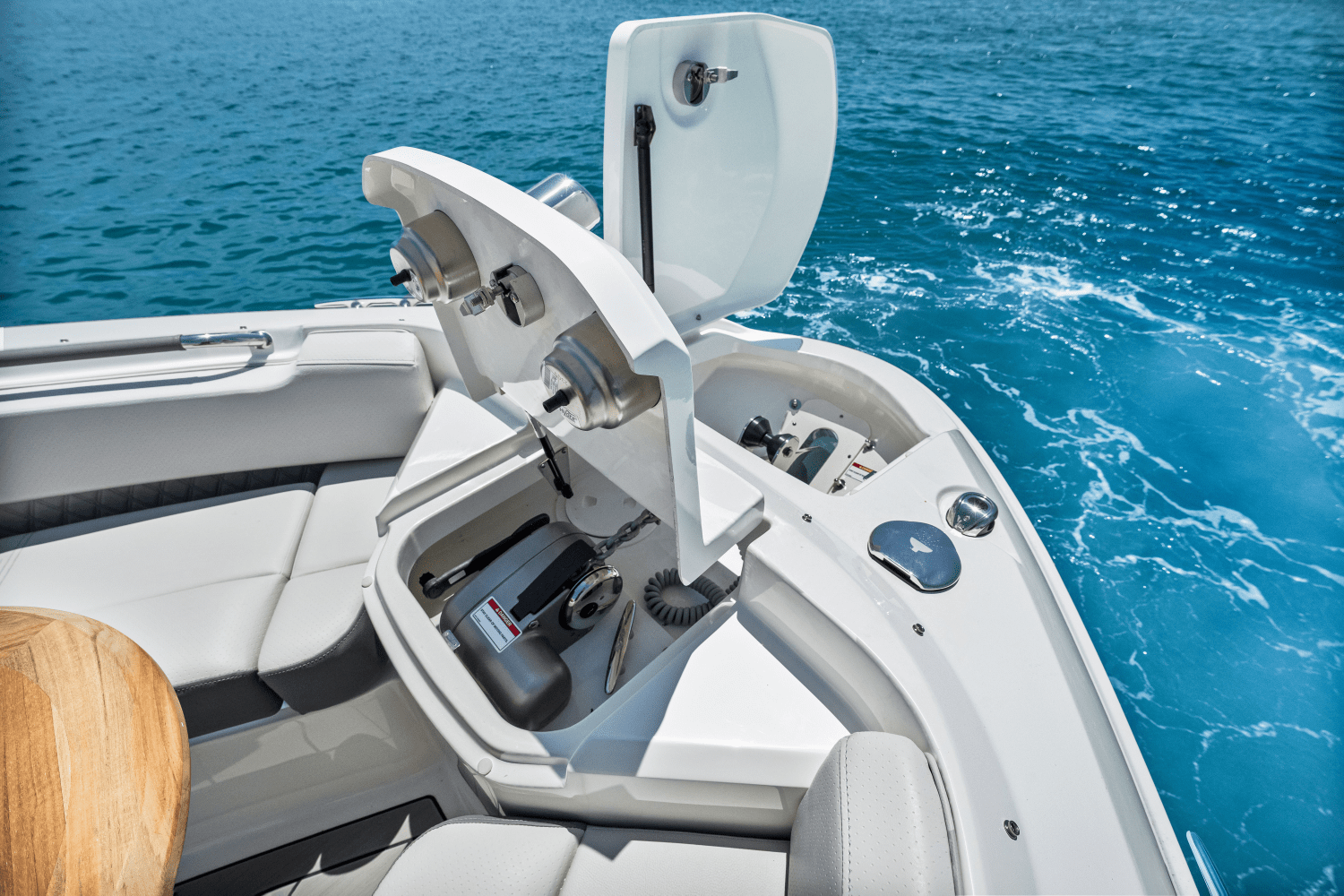 Slide: The Image of Sea Ray SLX 400 Outboard 2025 - 45