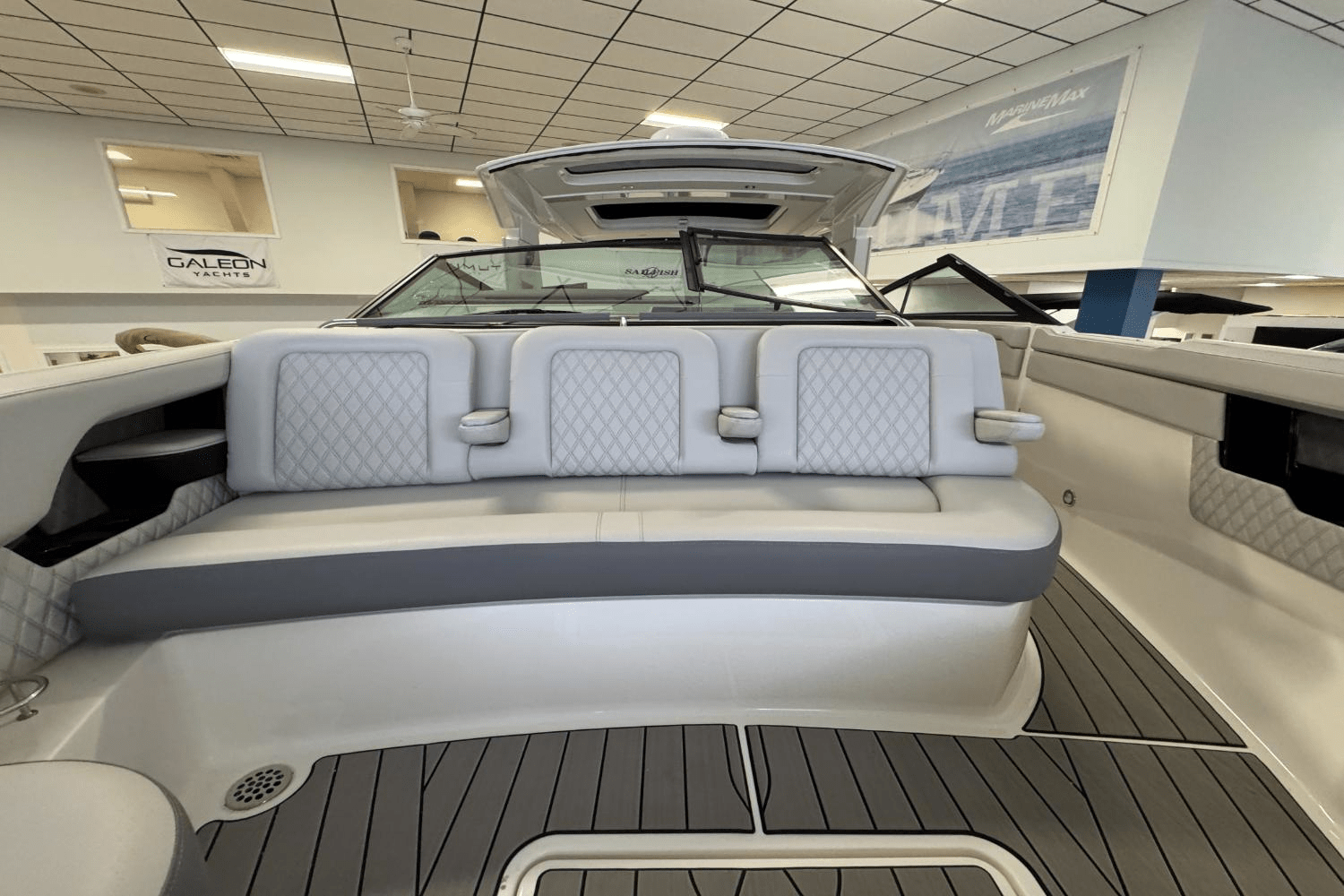 Slide: The Image of Sea Ray SLX 400 Outboard 2025 - 46