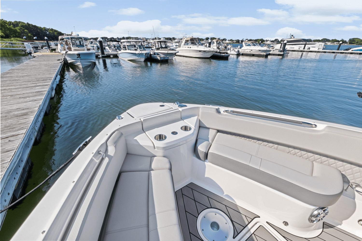 Slide: The Image of Sea Ray SLX 400 Outboard 2025 - 46