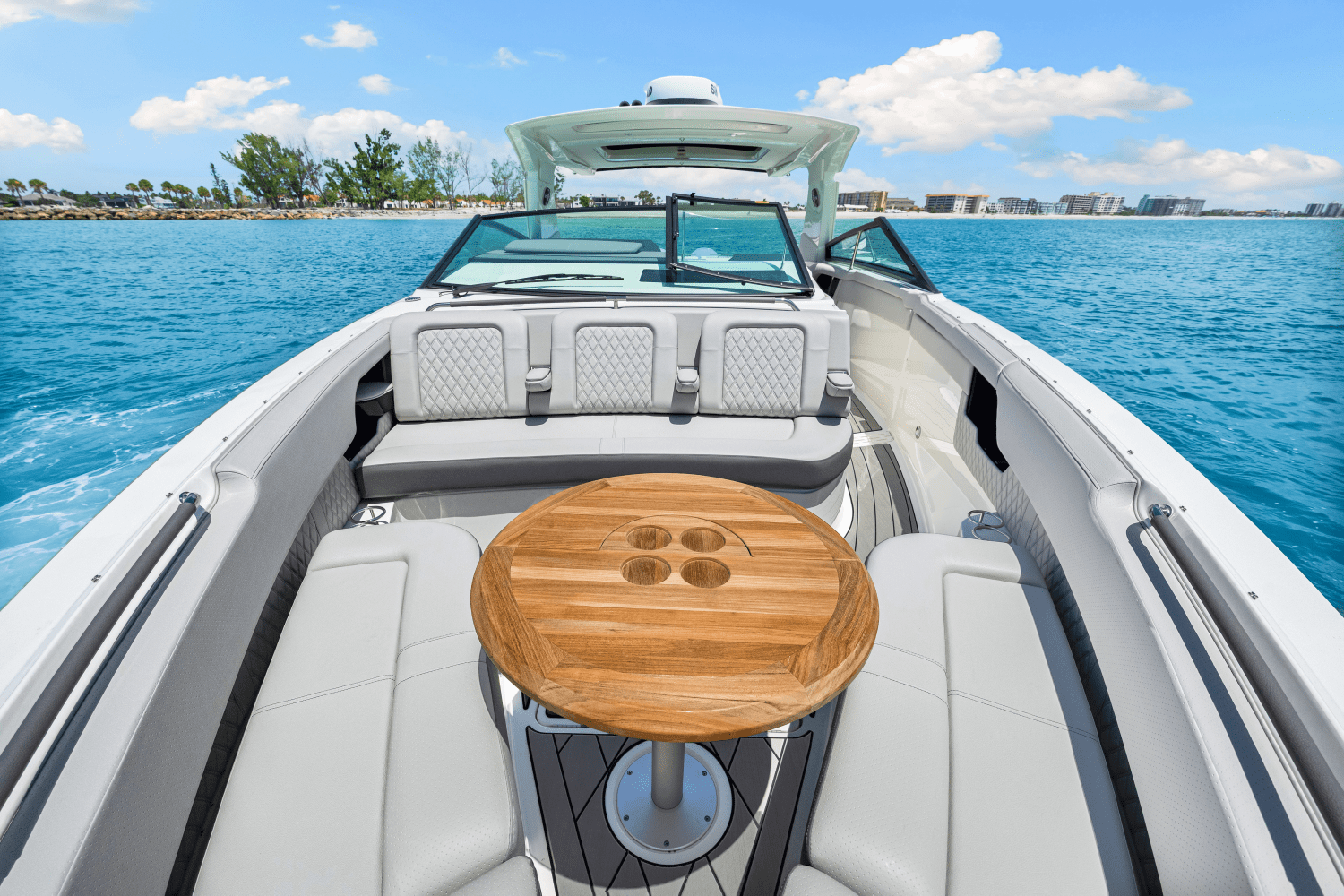Slide: The Image of Sea Ray SLX 400 Outboard 2025 - 46