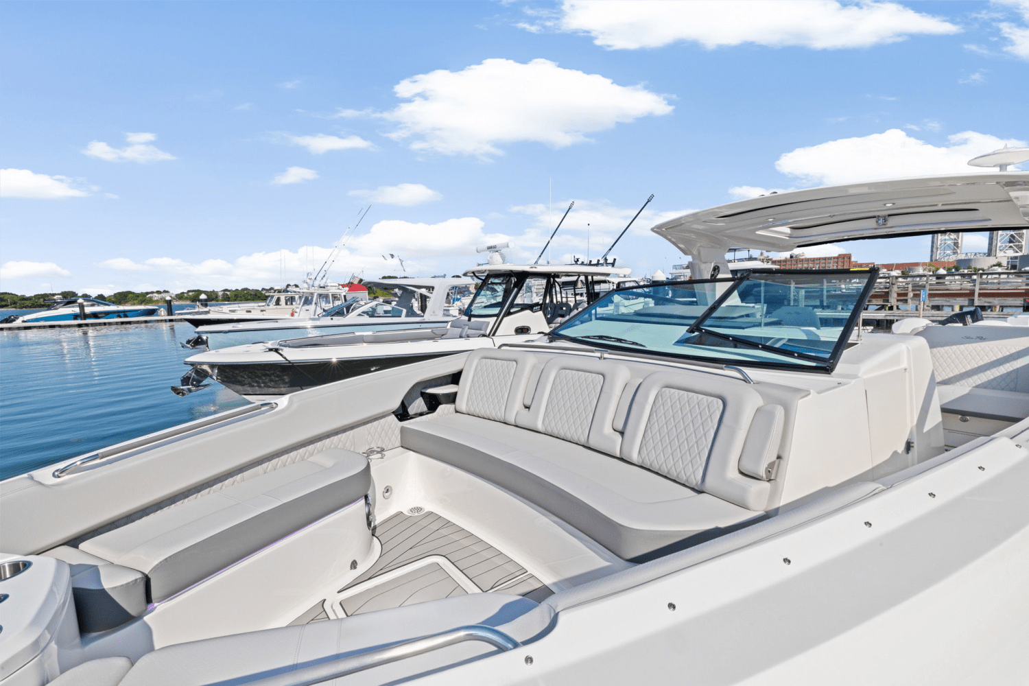 Slide: The Image of Sea Ray SLX 400 Outboard 2025 - 47