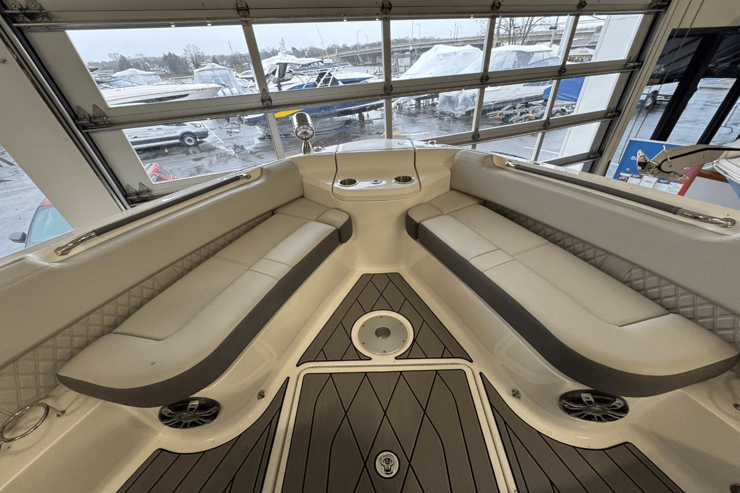 Slide: The Image of Sea Ray SLX 400 Outboard 2025 - 48