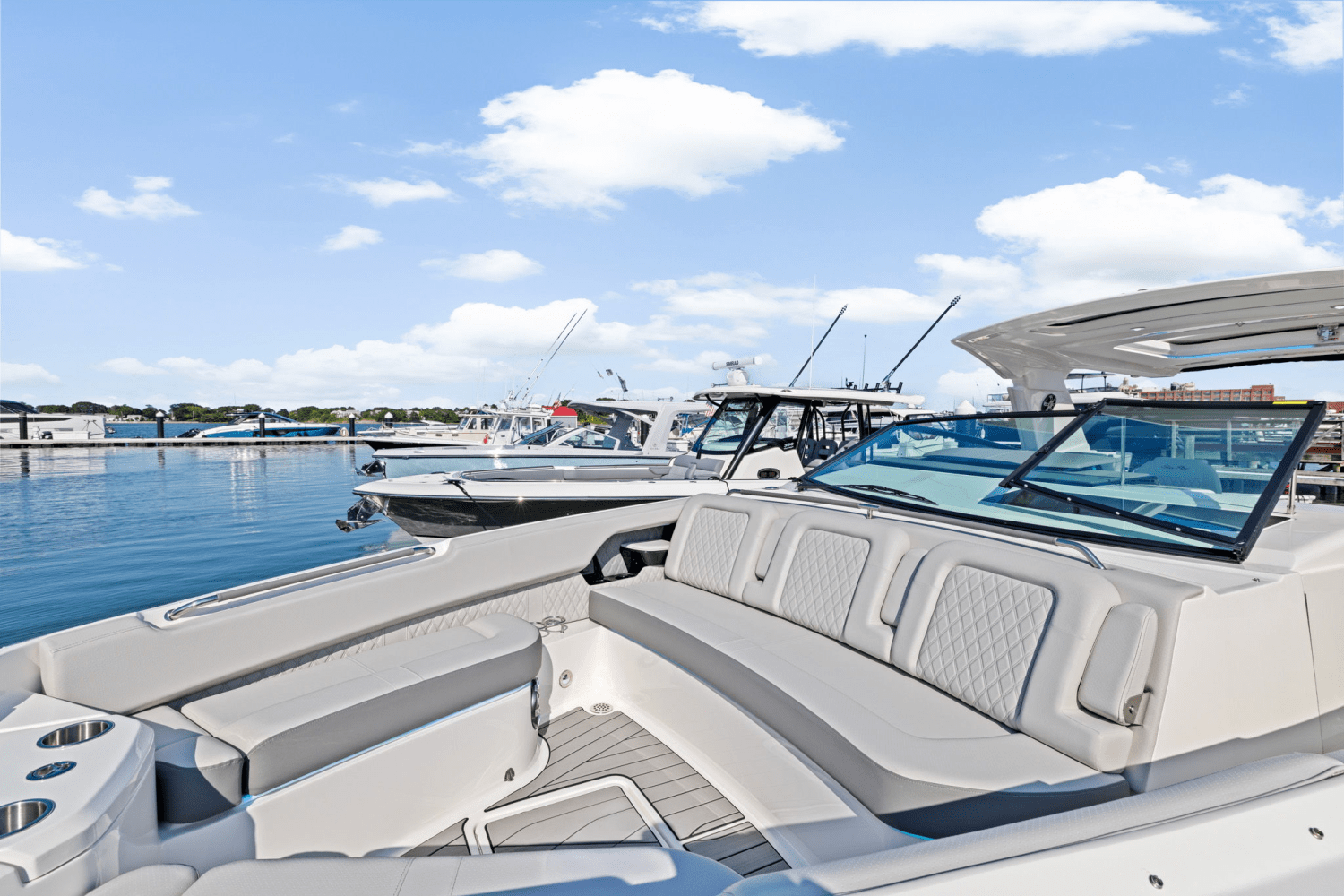 Slide: The Image of Sea Ray SLX 400 Outboard 2025 - 48