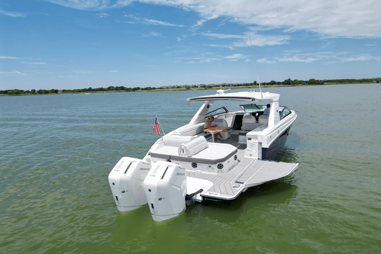 Slide: The Image of Sea Ray SLX 400 Outboard 2025 - 5