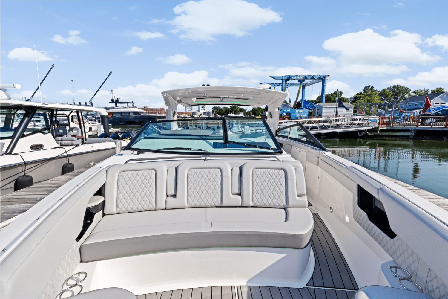 Slide: The Image of Sea Ray SLX 400 Outboard 2025 - 50