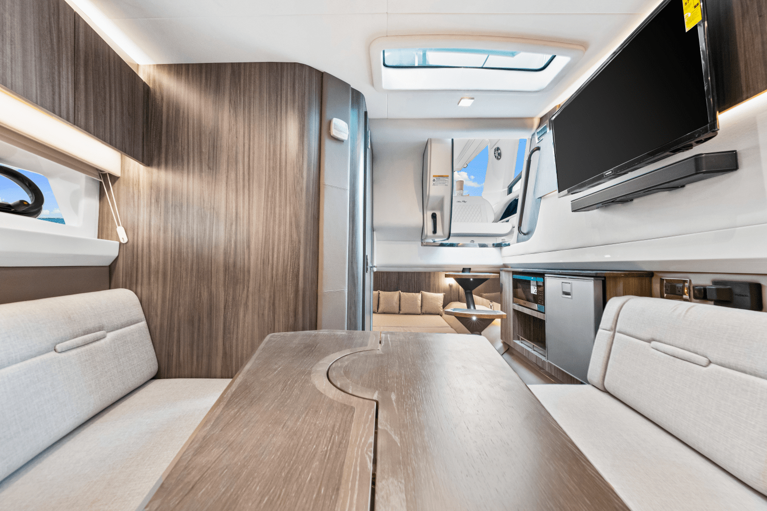 Slide: The Image of Sea Ray SLX 400 Outboard 2025 - 50