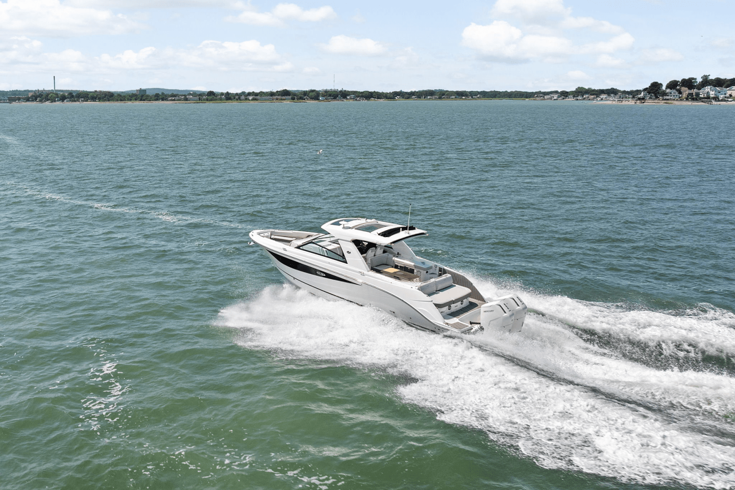 Slide: The Image of Sea Ray SLX 400 Outboard 2025 - 55