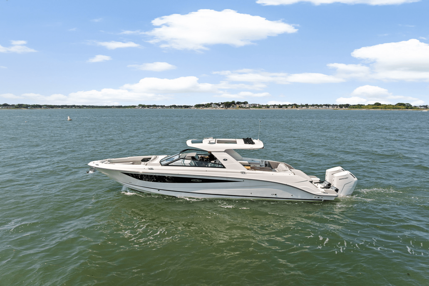 Slide: The Image of Sea Ray SLX 400 Outboard 2025 - 59