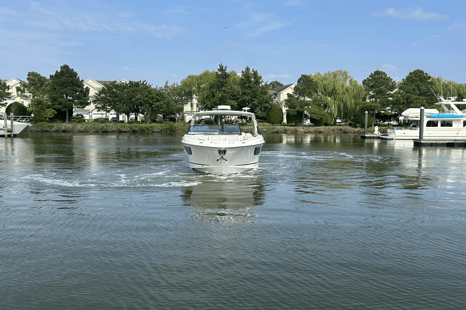 Slide: The Image of Sea Ray SLX 400 Outboard 2025 - 7