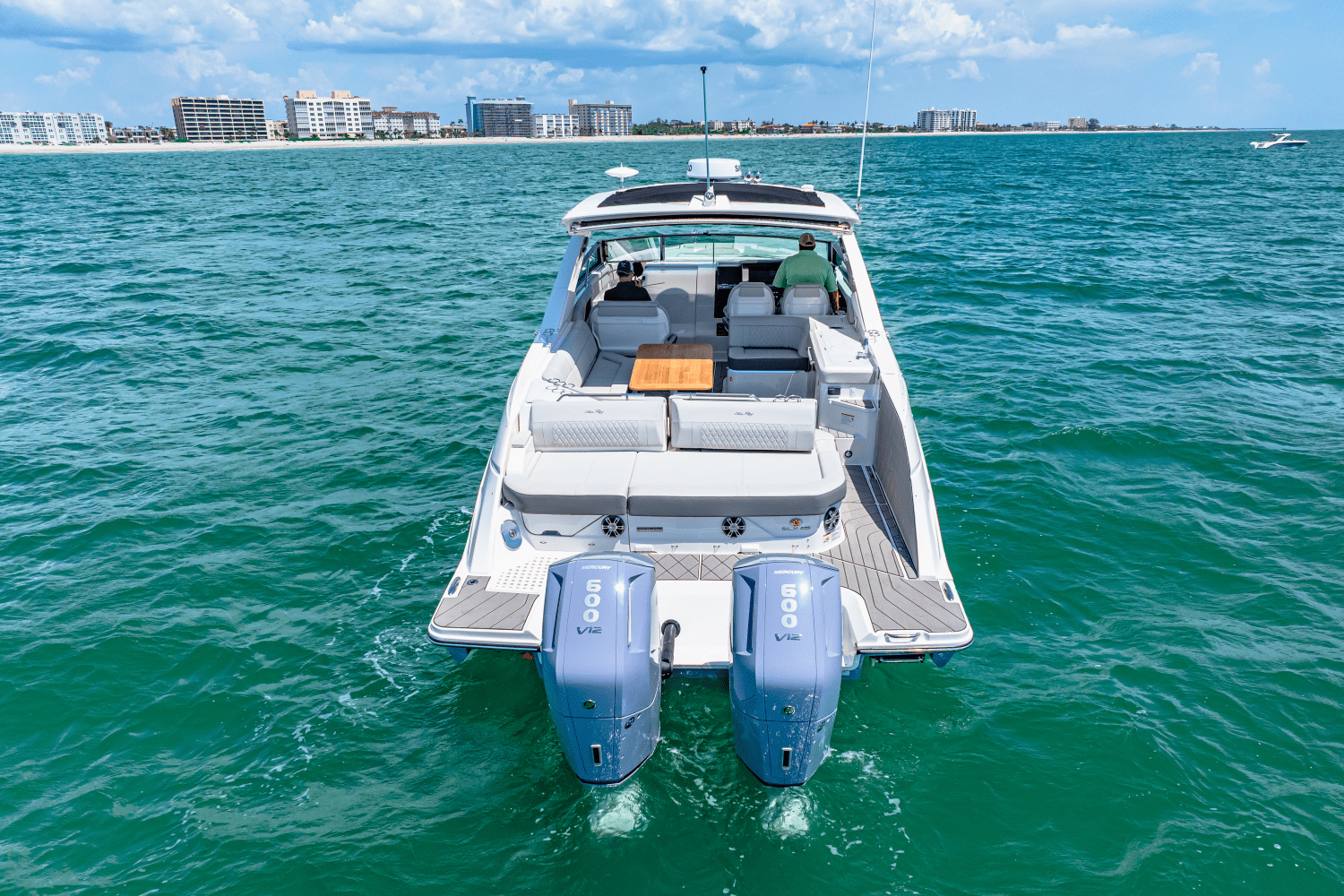 Slide: The Image of Sea Ray SLX 400 Outboard 2025 - 7