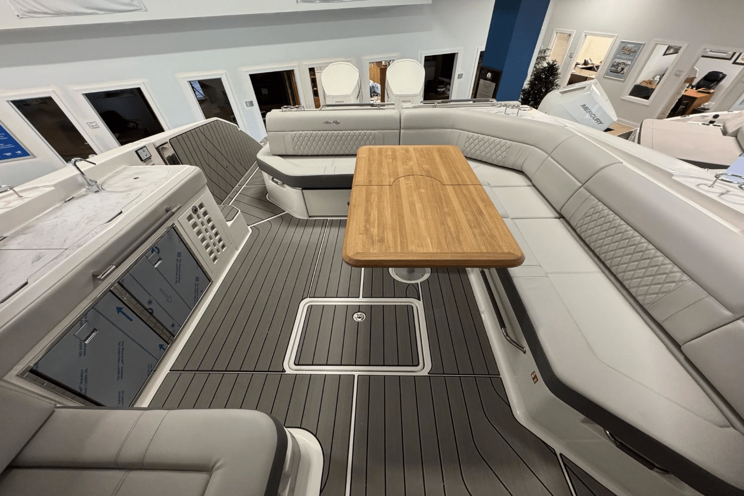 Slide: The Image of Sea Ray SLX 400 Outboard 2025 - 9