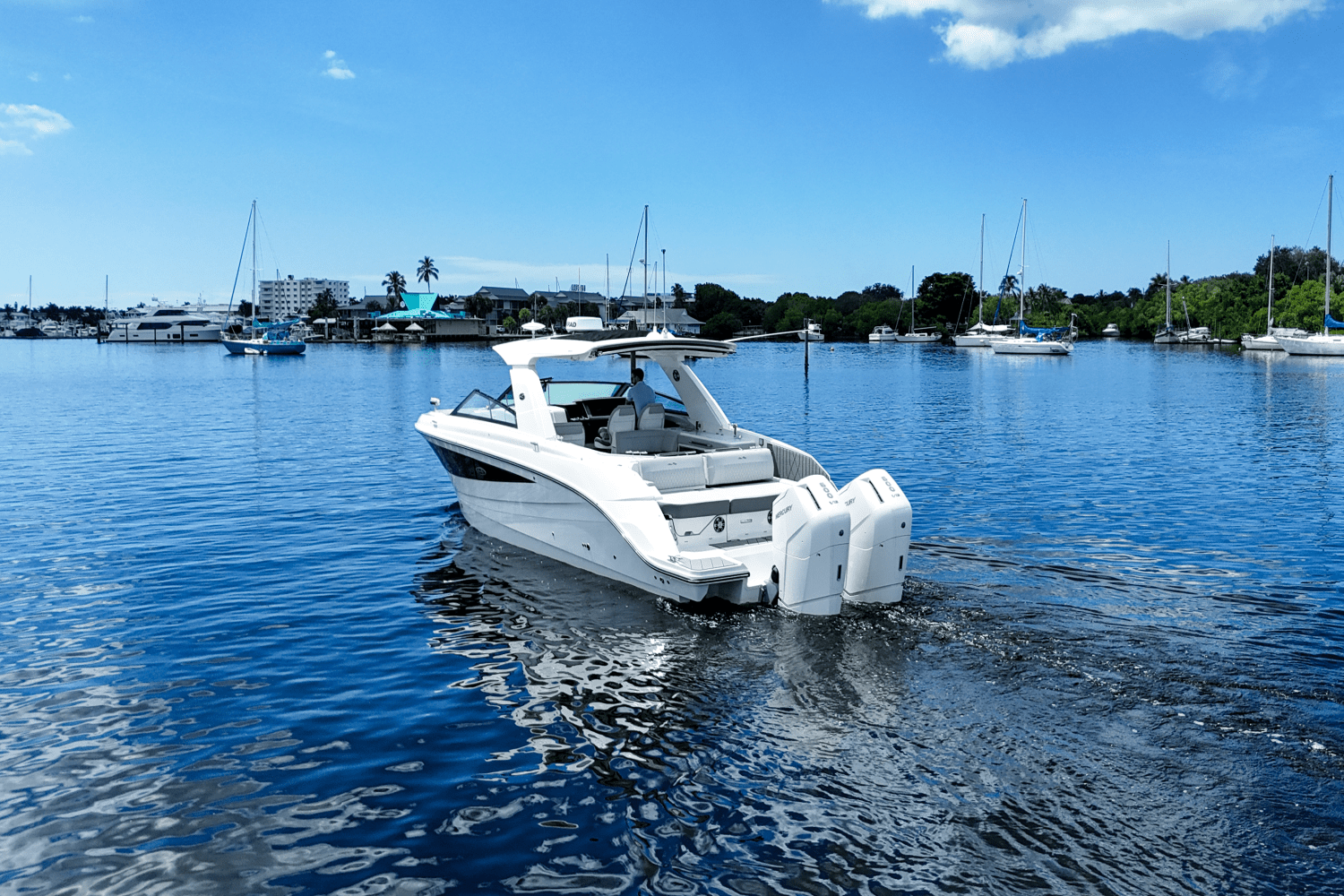 Slide: The Image of Sea Ray SLX 400 Outboard 2025 - 9