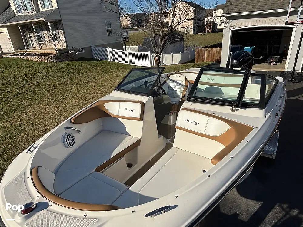 Slide: The Image of Sea Ray SPX 190 2017 - 15284287