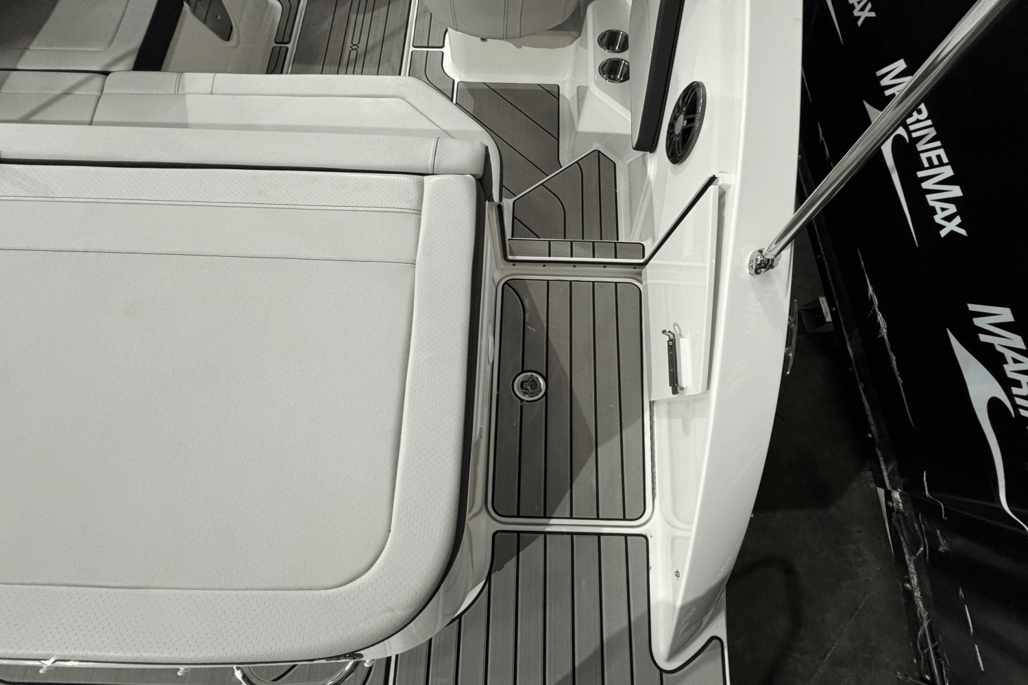 Slide: The Image of Sea Ray SPX 190 2025 - 10