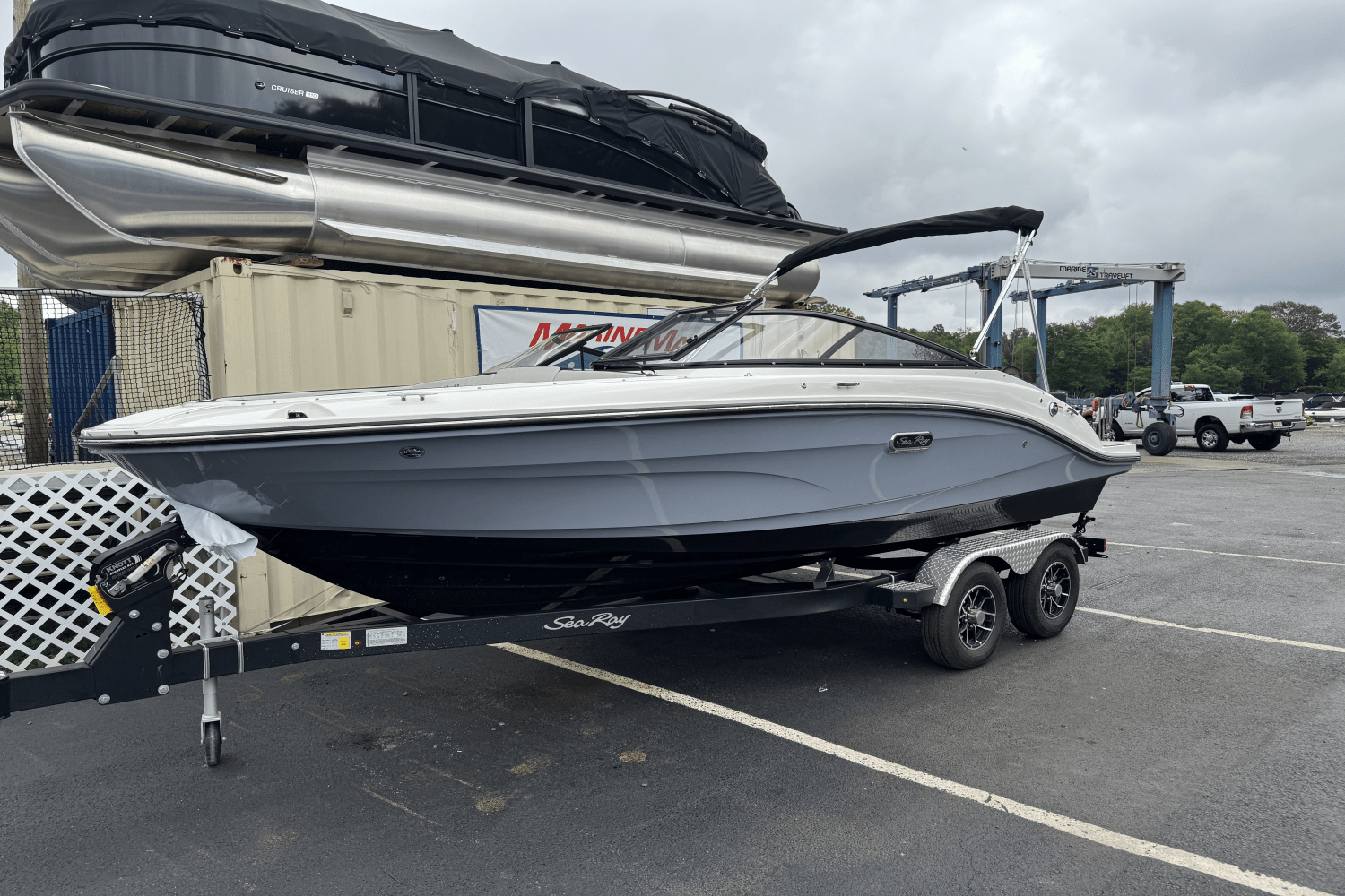 Slide: The Image of Sea Ray SPX 190 2025 - 11