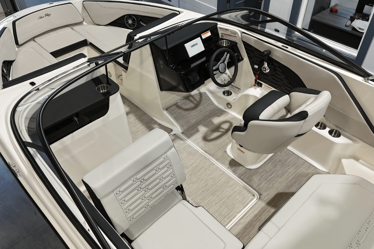 Slide: The Image of Sea Ray SPX 190 2025 - 11