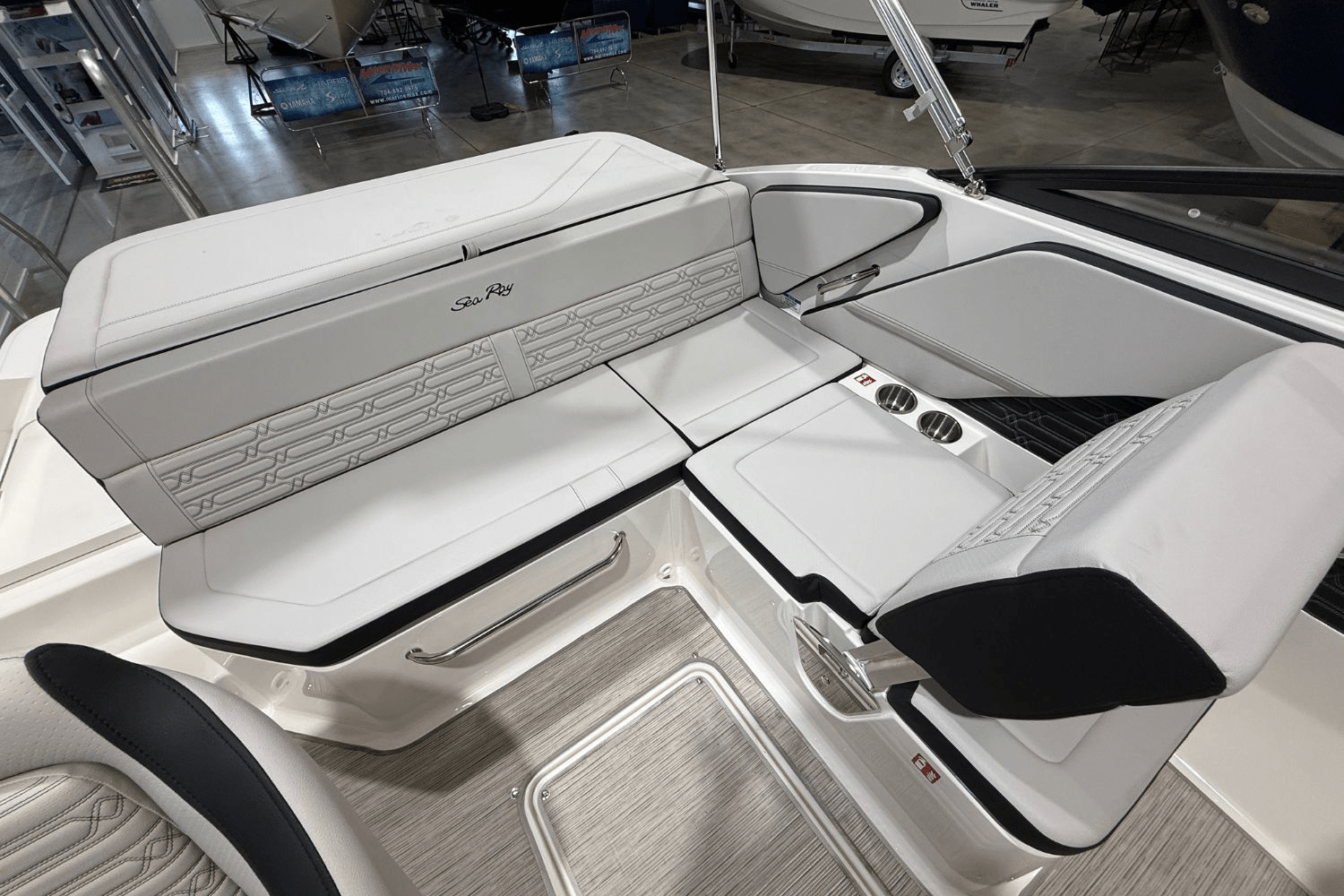 Slide: The Image of Sea Ray SPX 190 2025 - 13