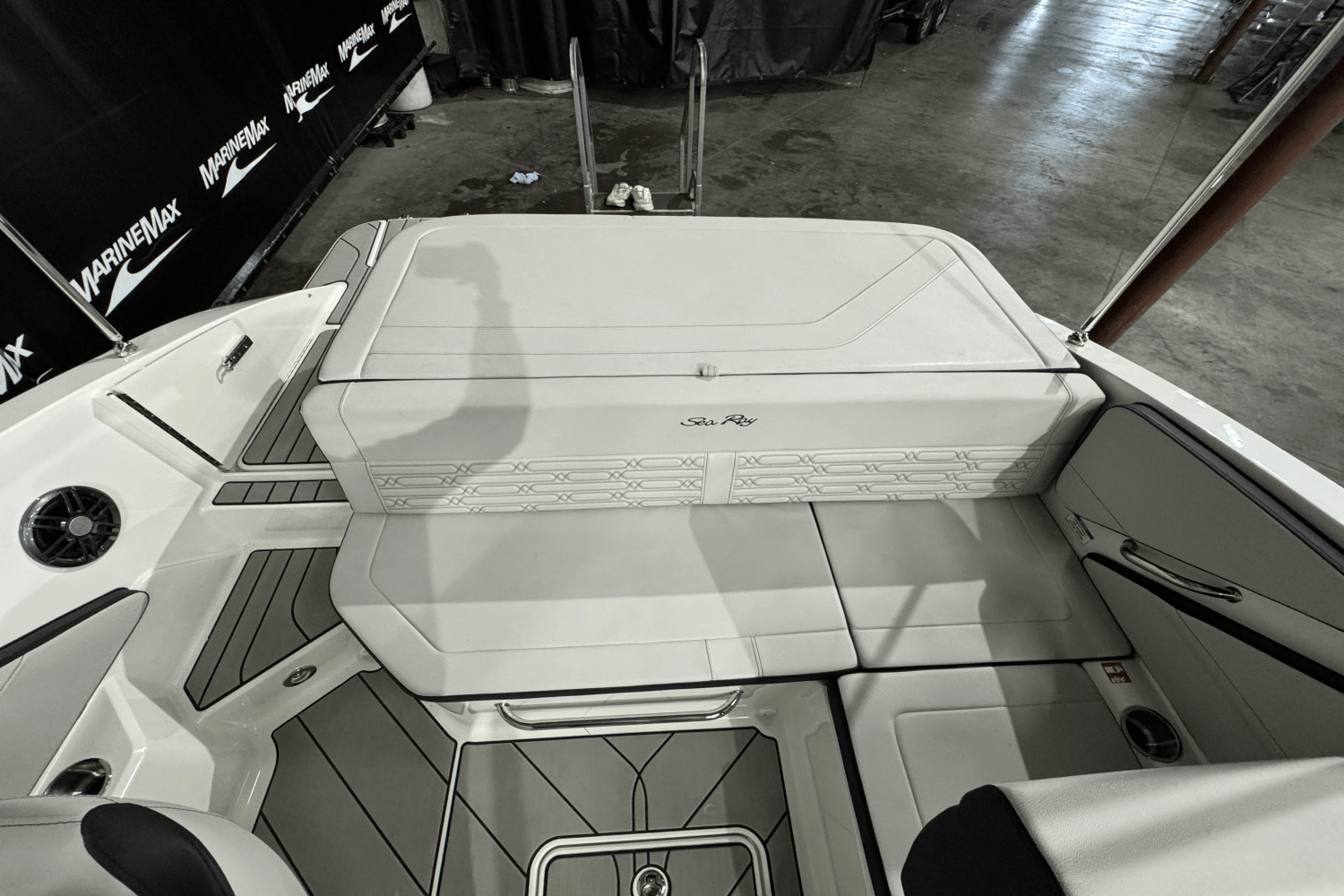 Slide: The Image of Sea Ray SPX 190 2025 - 13