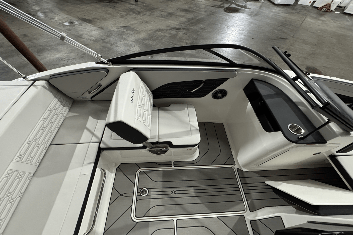 Slide: The Image of Sea Ray SPX 190 2025 - 14