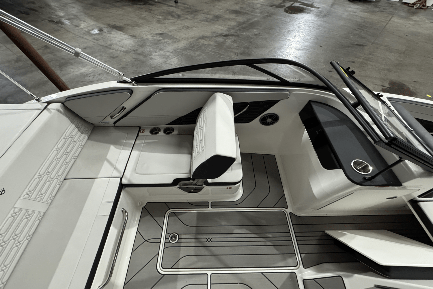 Slide: The Image of Sea Ray SPX 190 2025 - 15