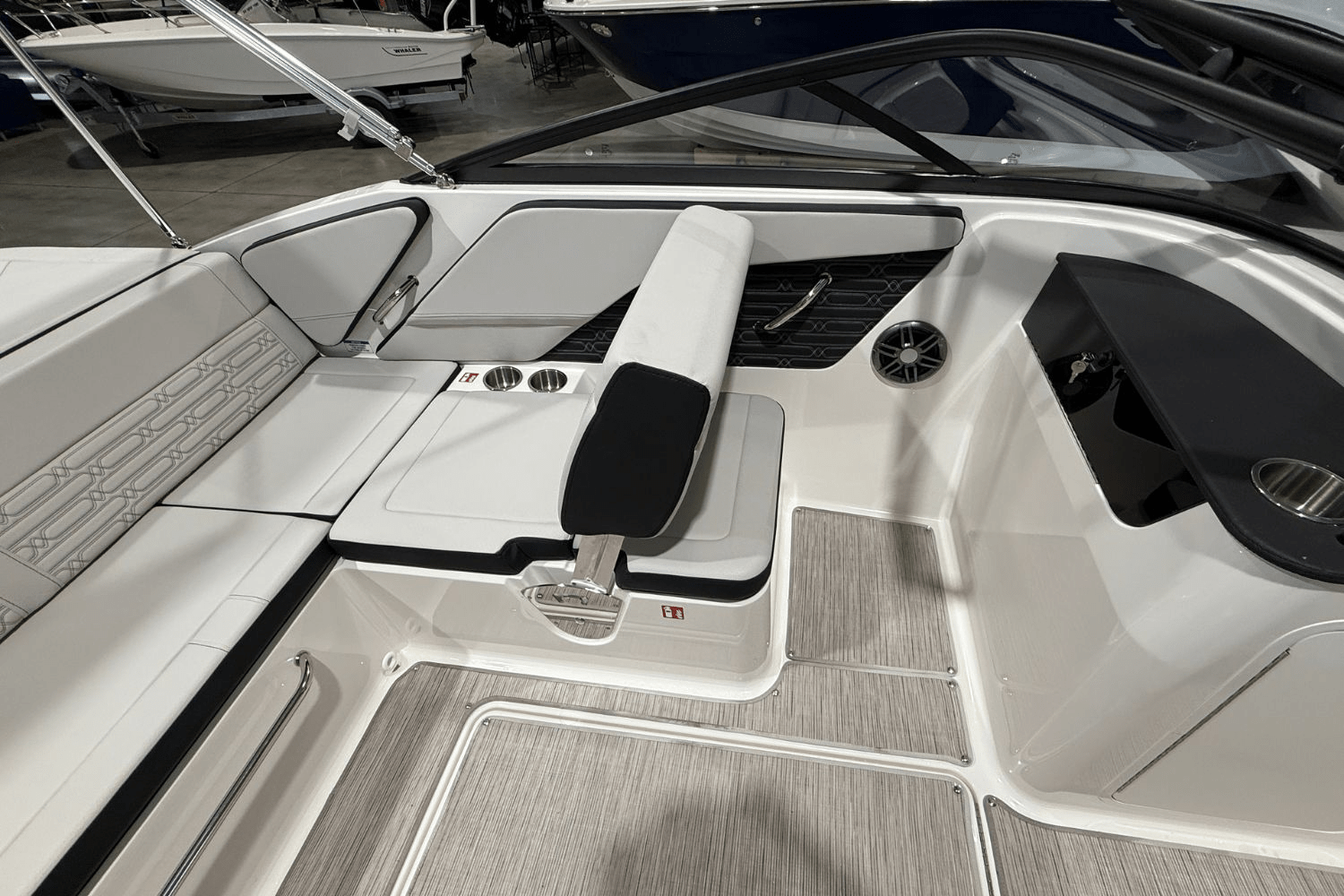 Slide: The Image of Sea Ray SPX 190 2025 - 15