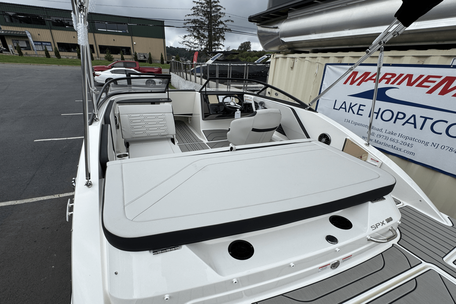 Slide: The Image of Sea Ray SPX 190 2025 - 15