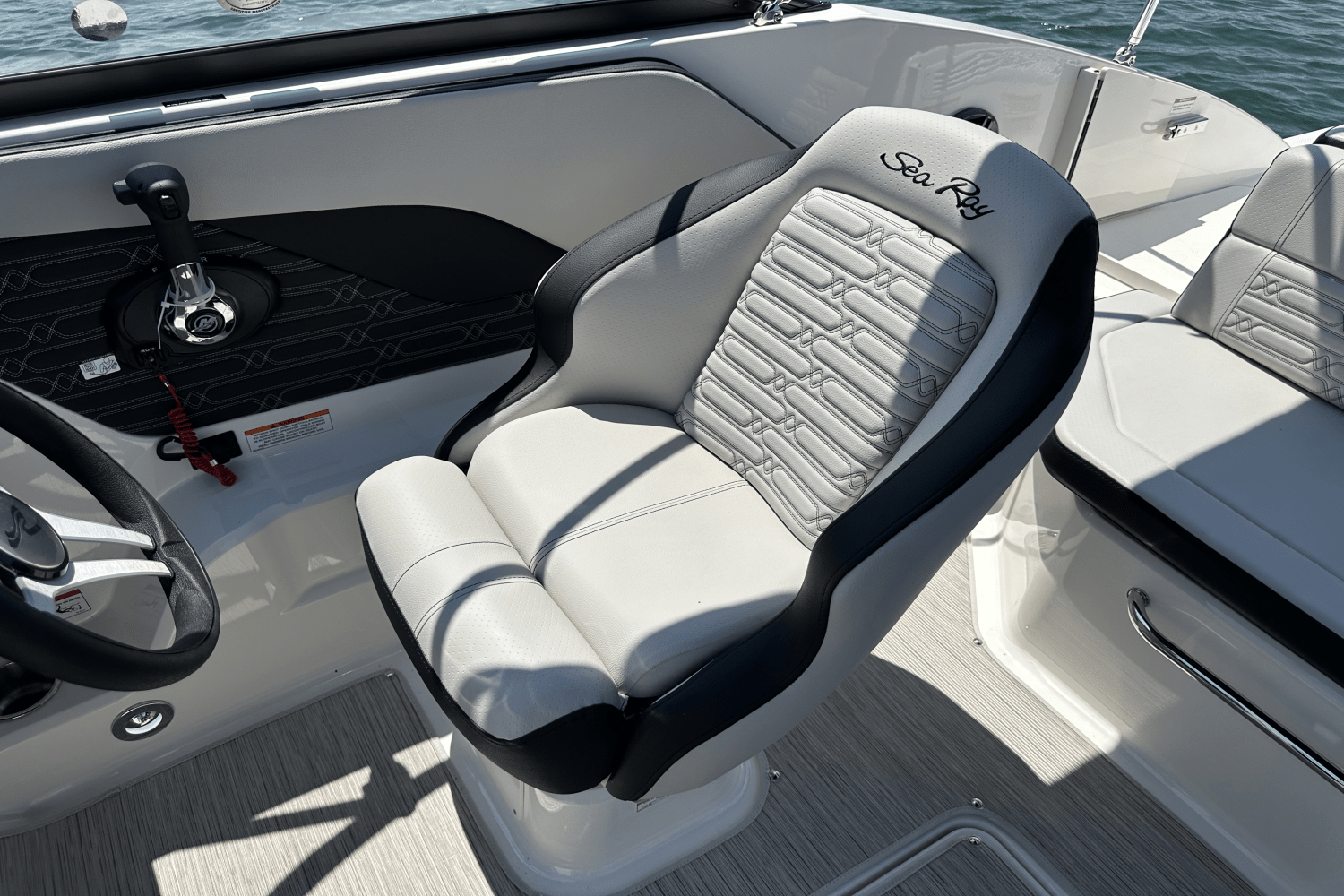 Slide: The Image of Sea Ray SPX 190 2025 - 15