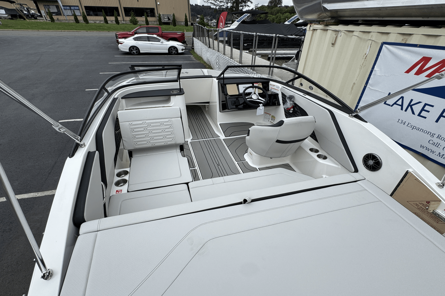 Slide: The Image of Sea Ray SPX 190 2025 - 16