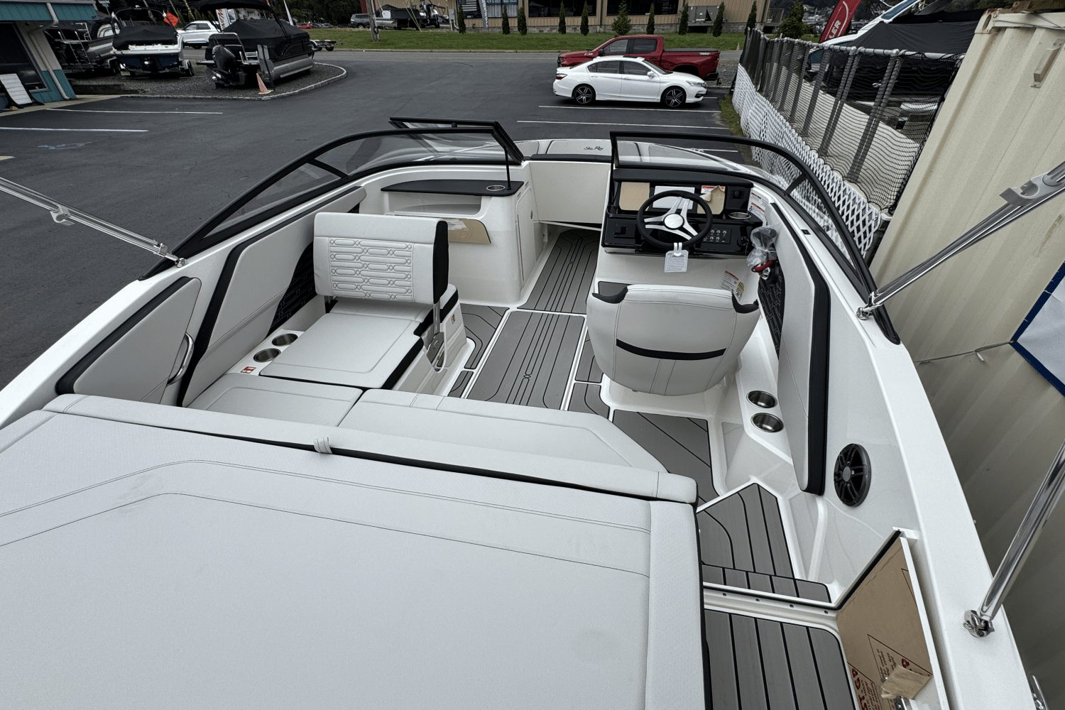 Slide: The Image of Sea Ray SPX 190 2025 - 17