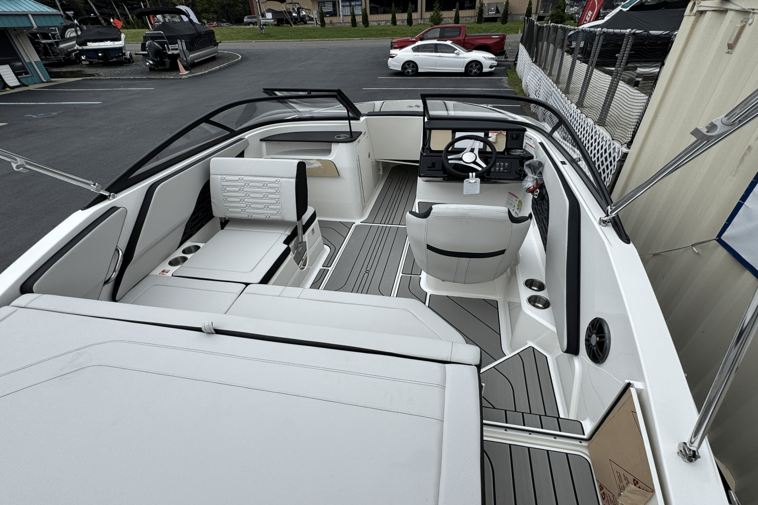 Slide: The Image of Sea Ray SPX 190 2025 - 18