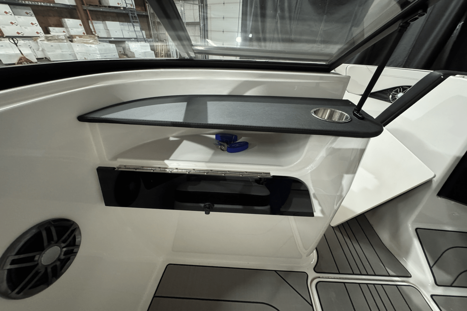 Slide: The Image of Sea Ray SPX 190 2025 - 18