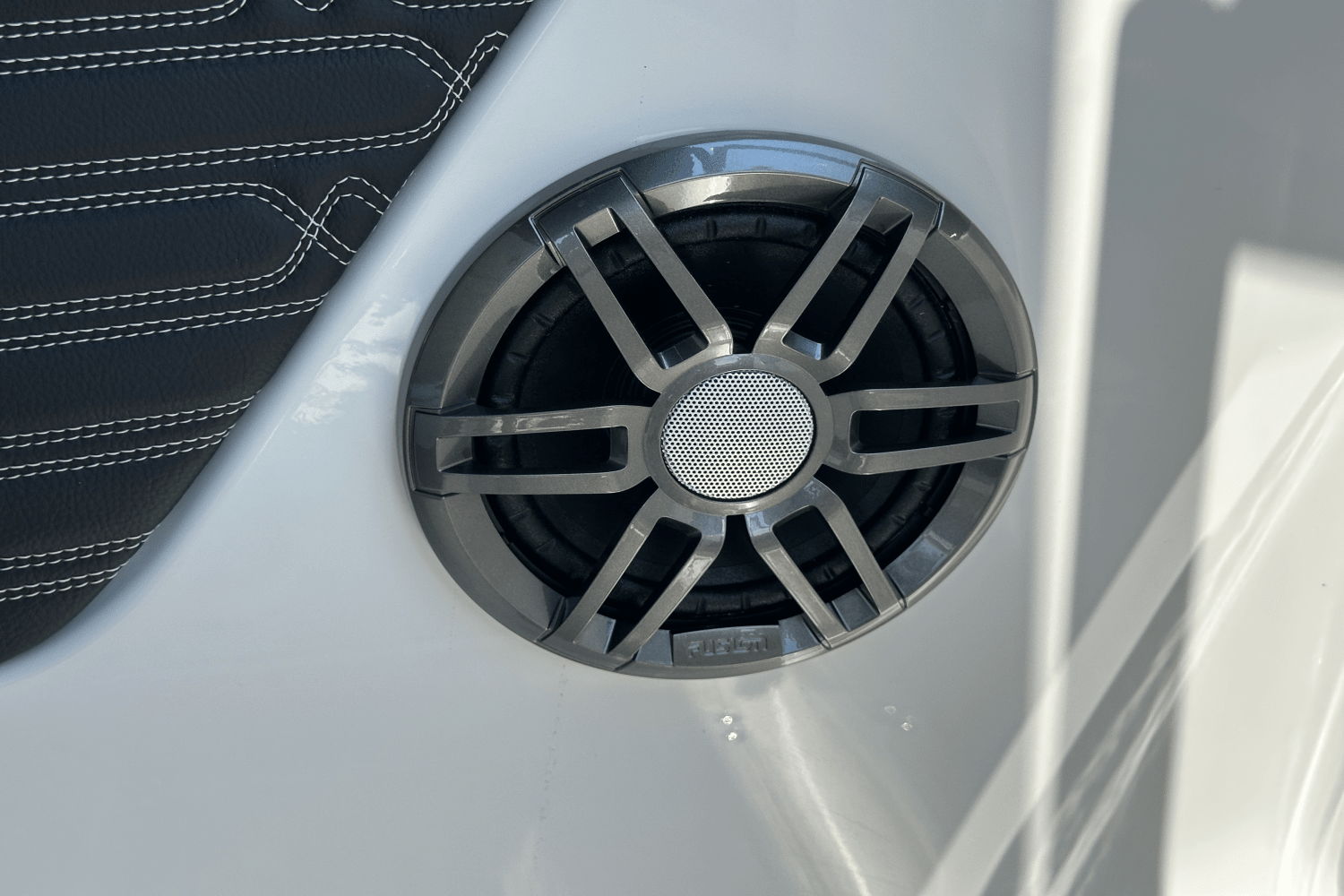 Slide: The Image of Sea Ray SPX 190 2025 - 18