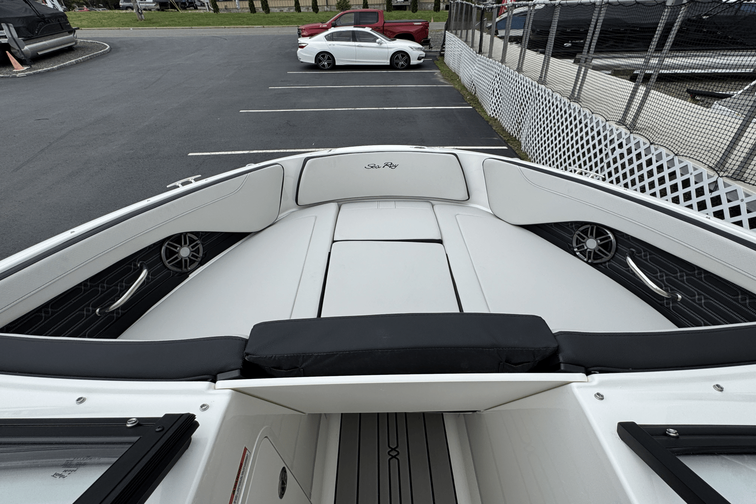 Slide: The Image of Sea Ray SPX 190 2025 - 19