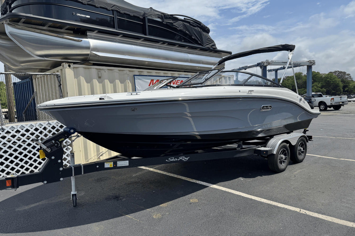 Slide: The Image of Sea Ray SPX 190 2025 - 2