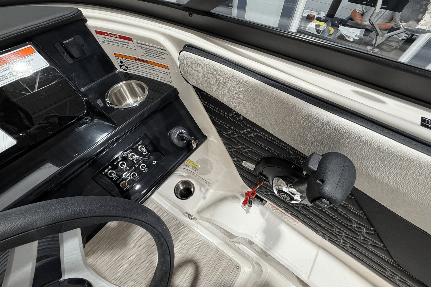 Slide: The Image of Sea Ray SPX 190 2025 - 20