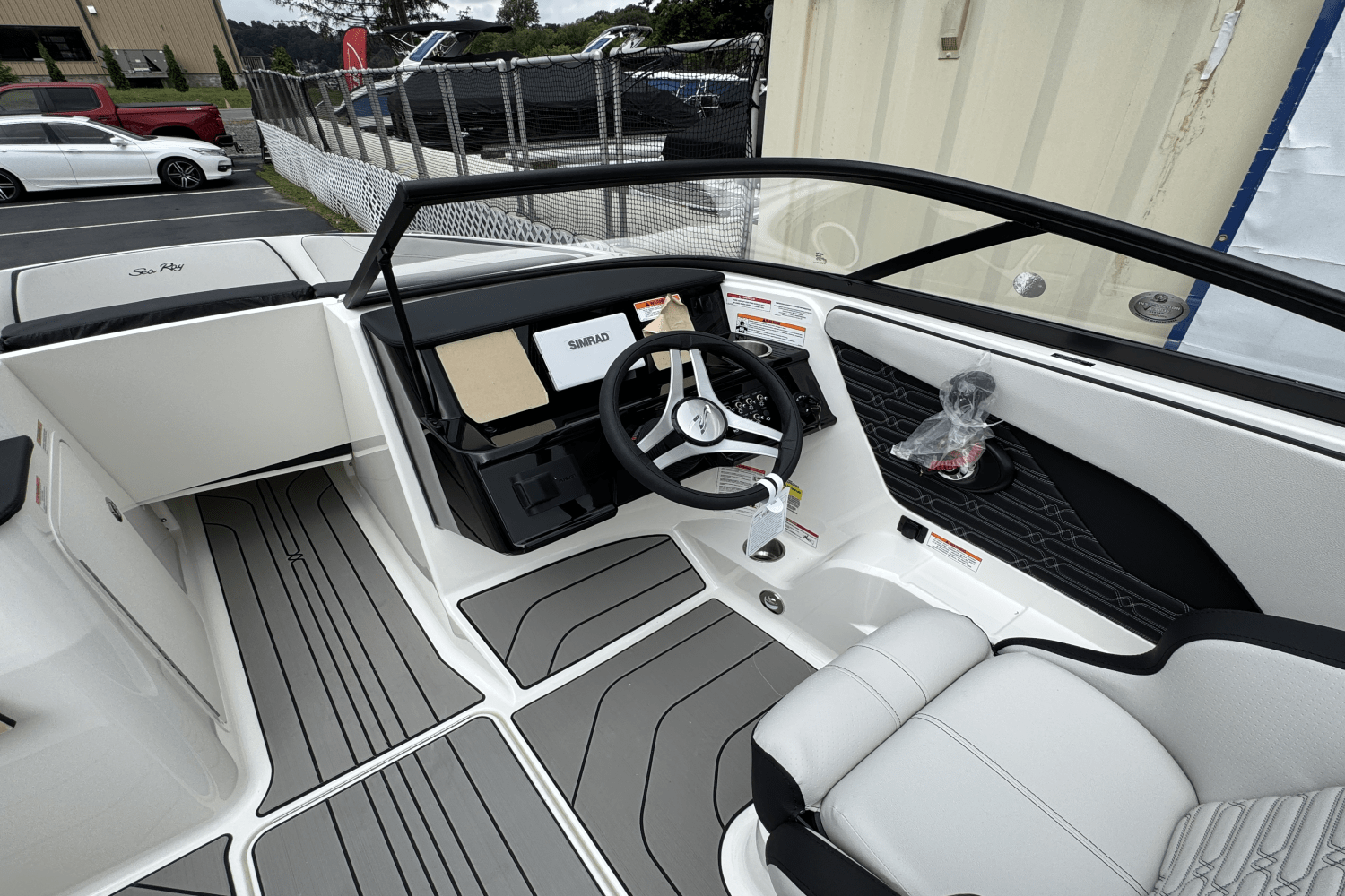 Slide: The Image of Sea Ray SPX 190 2025 - 21