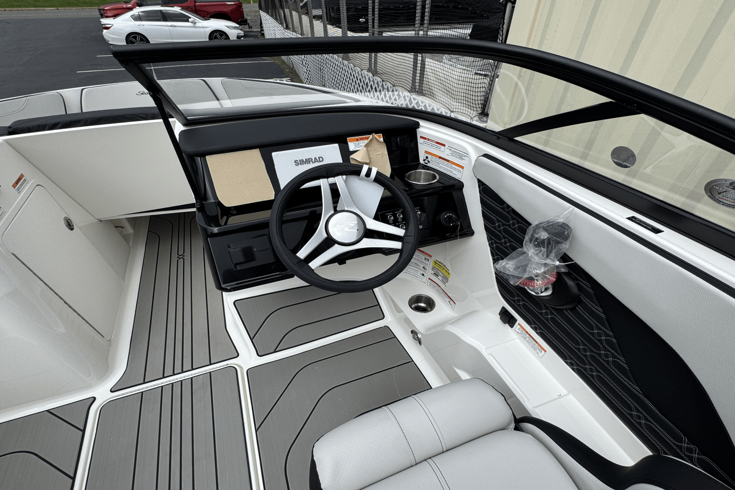 Slide: The Image of Sea Ray SPX 190 2025 - 22