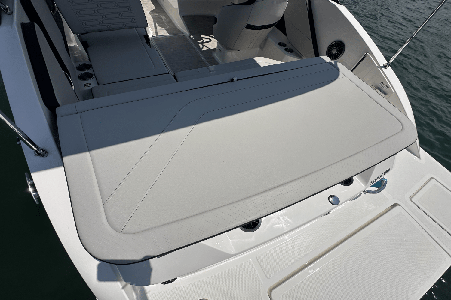 Slide: The Image of Sea Ray SPX 190 2025 - 22