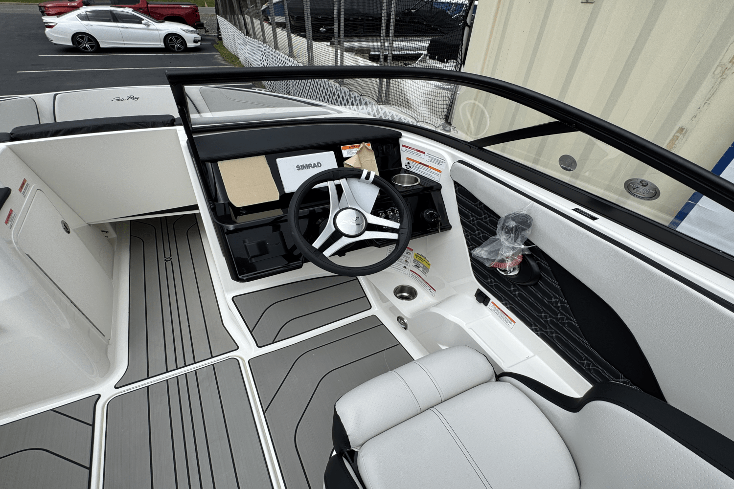 Slide: The Image of Sea Ray SPX 190 2025 - 23