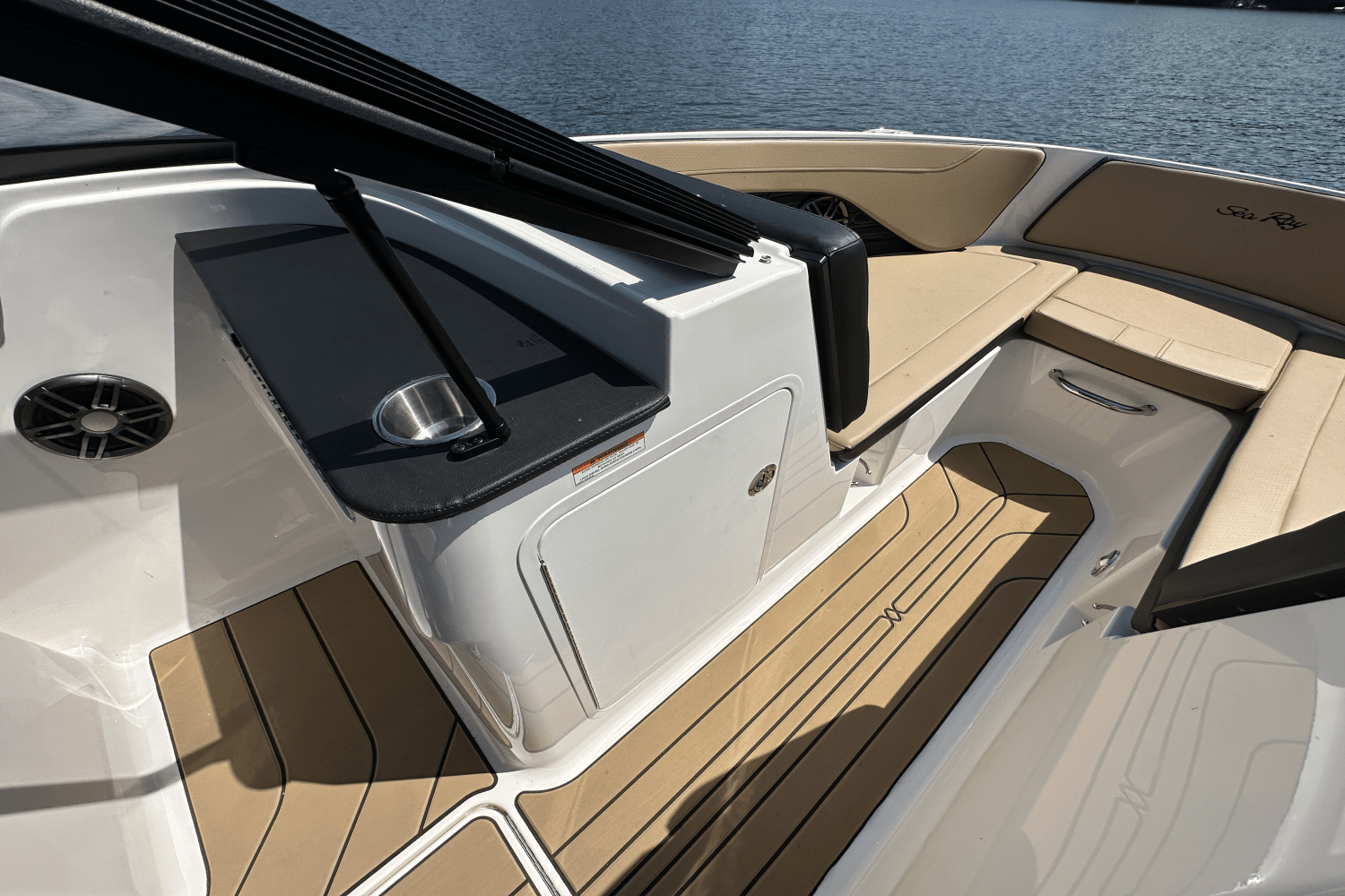 Slide: The Image of Sea Ray SPX 190 2025 - 23