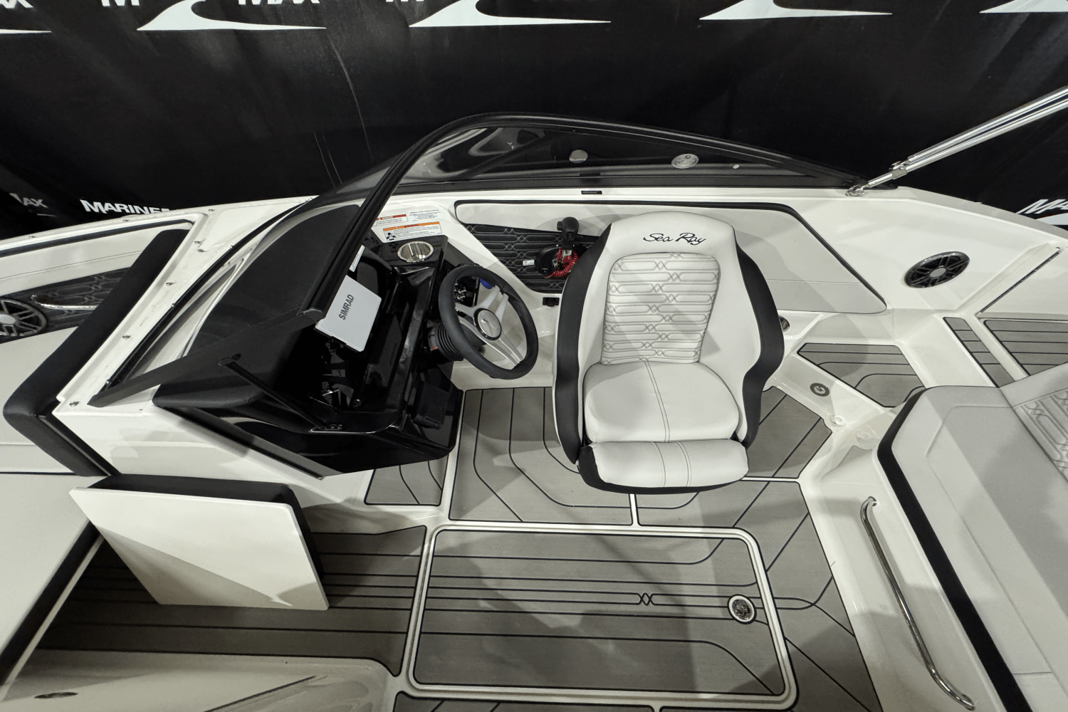 Slide: The Image of Sea Ray SPX 190 2025 - 23