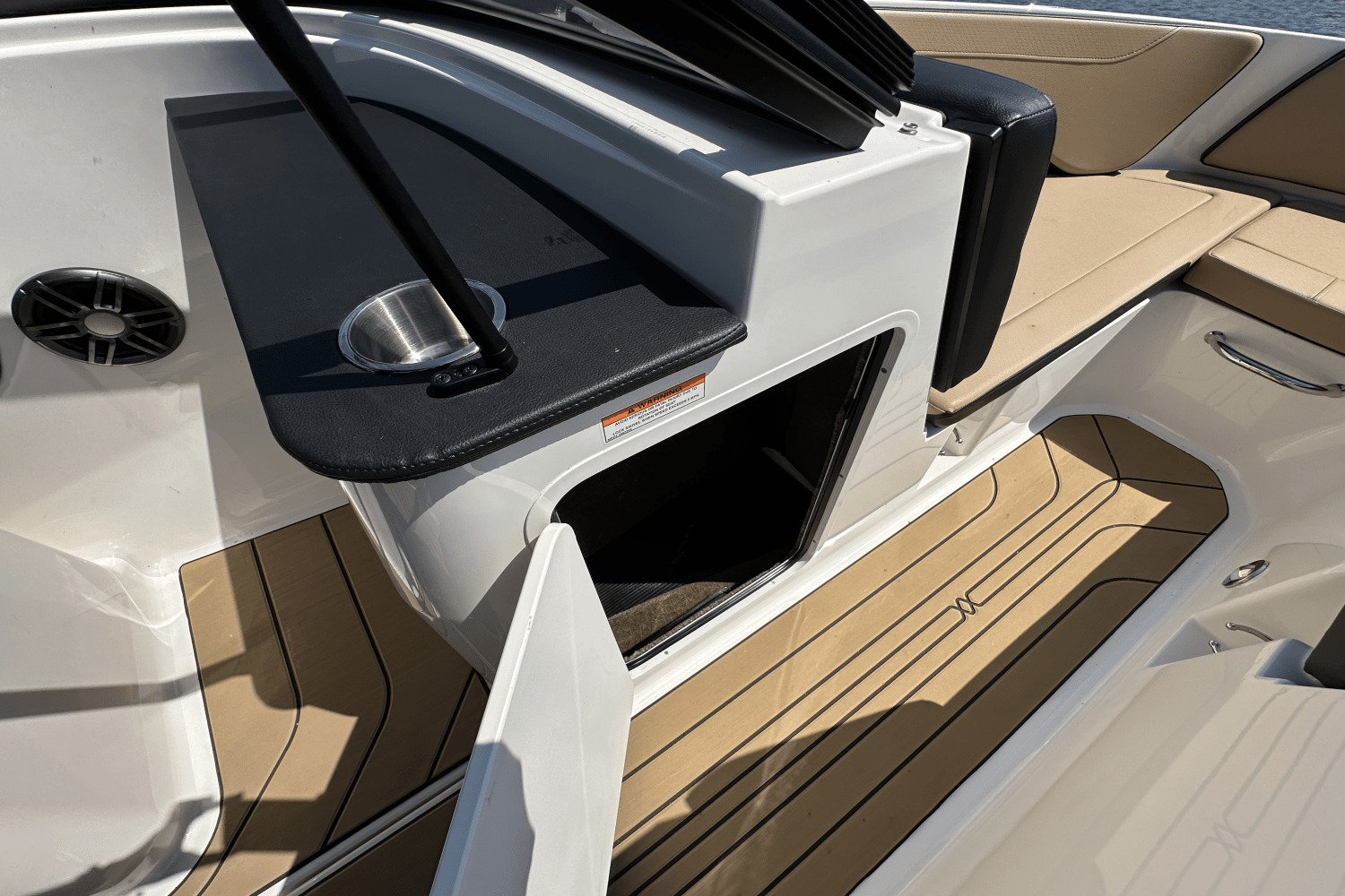 Slide: The Image of Sea Ray SPX 190 2025 - 24