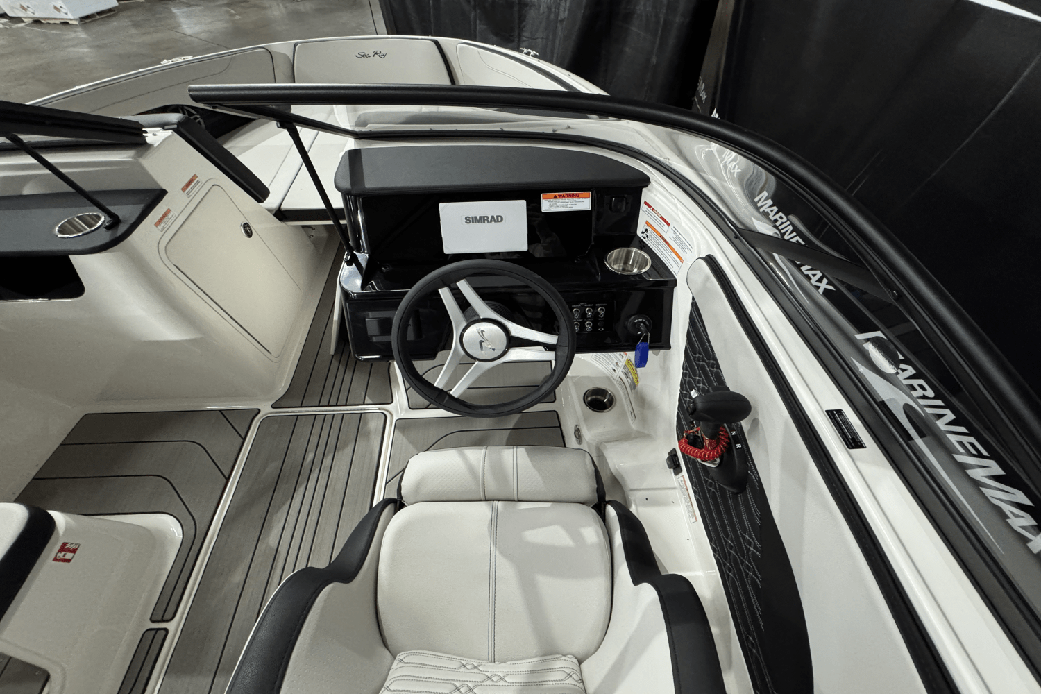 Slide: The Image of Sea Ray SPX 190 2025 - 24