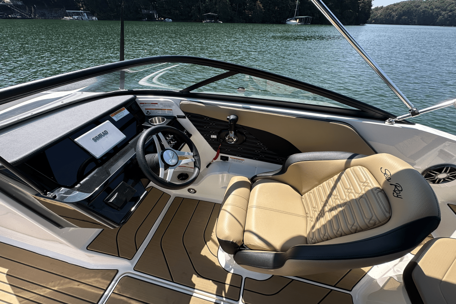 Slide: The Image of Sea Ray SPX 190 2025 - 25