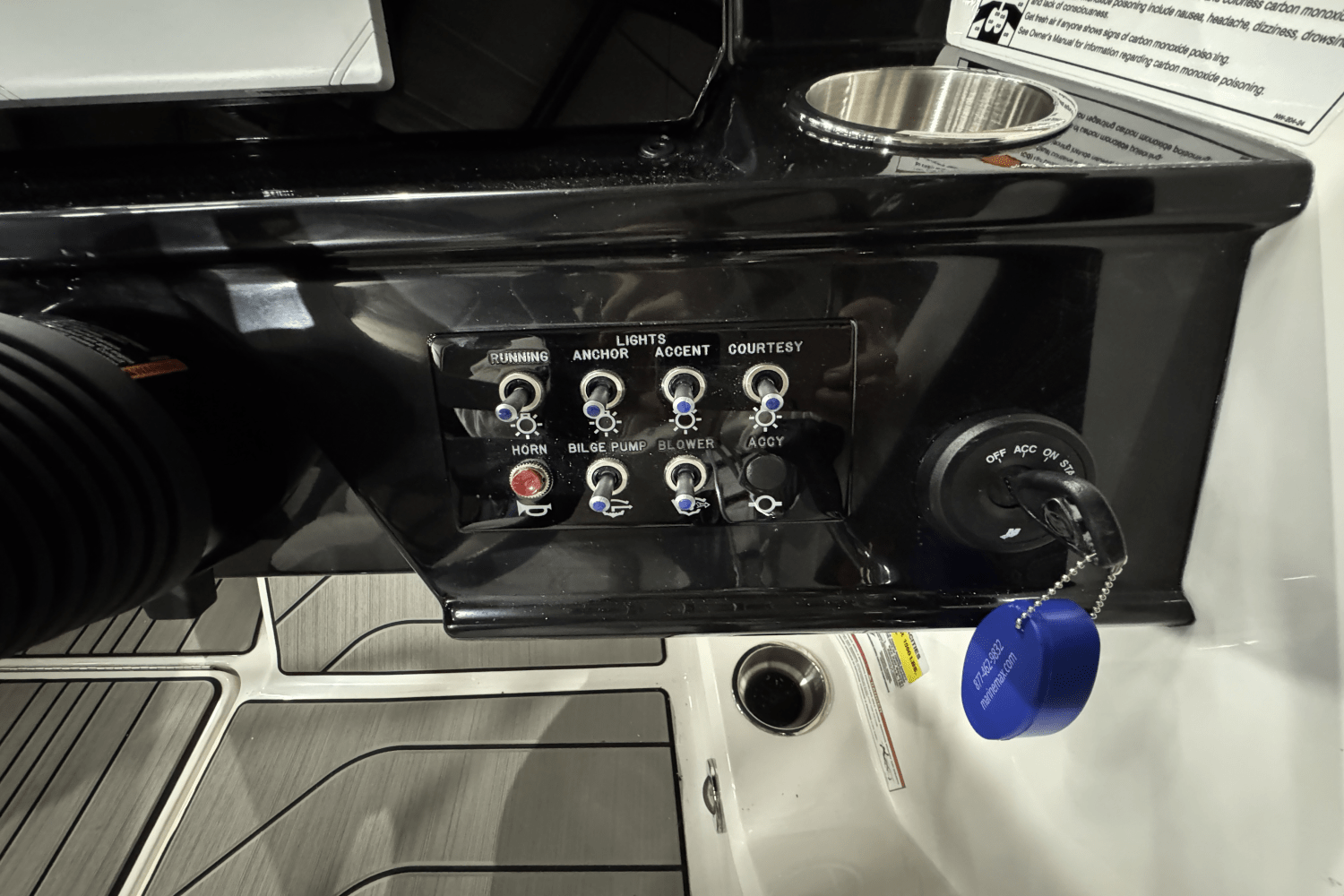 Slide: The Image of Sea Ray SPX 190 2025 - 25