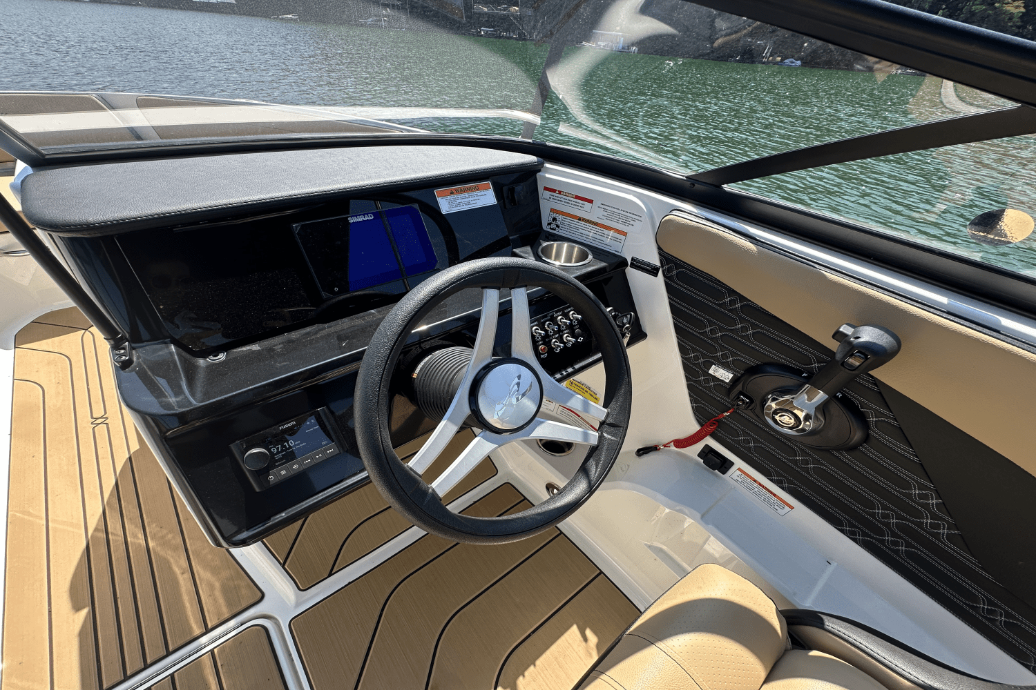 Slide: The Image of Sea Ray SPX 190 2025 - 26