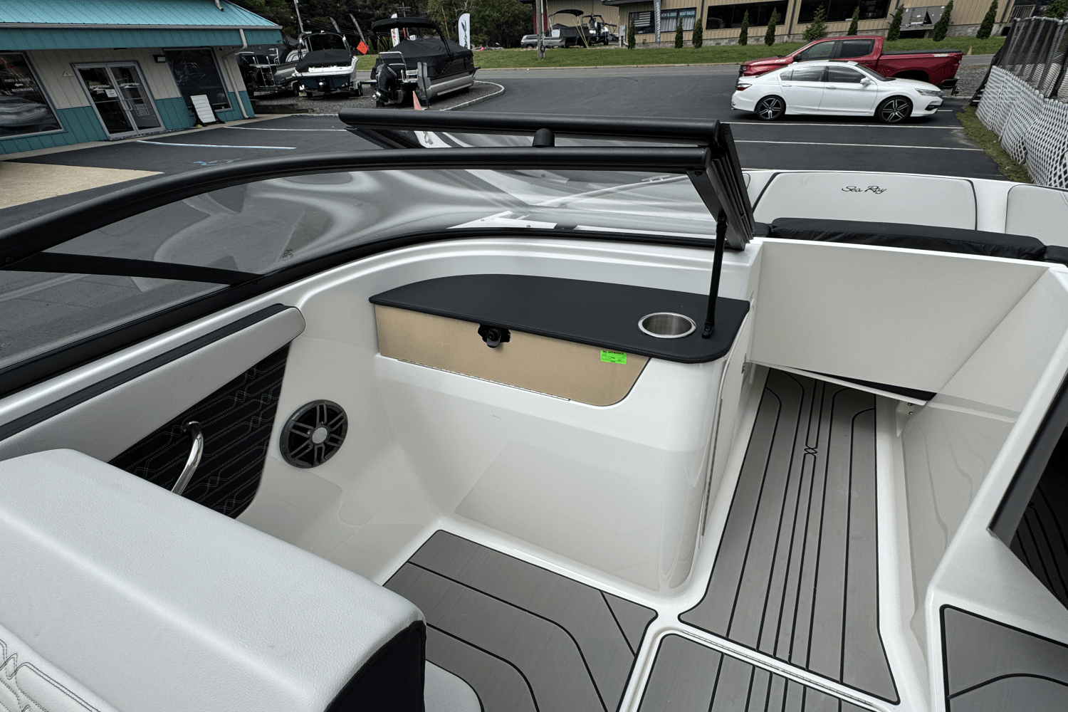 Slide: The Image of Sea Ray SPX 190 2025 - 26