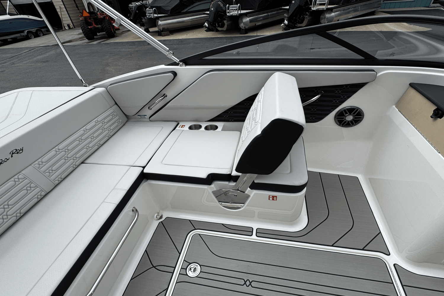 Slide: The Image of Sea Ray SPX 190 2025 - 27