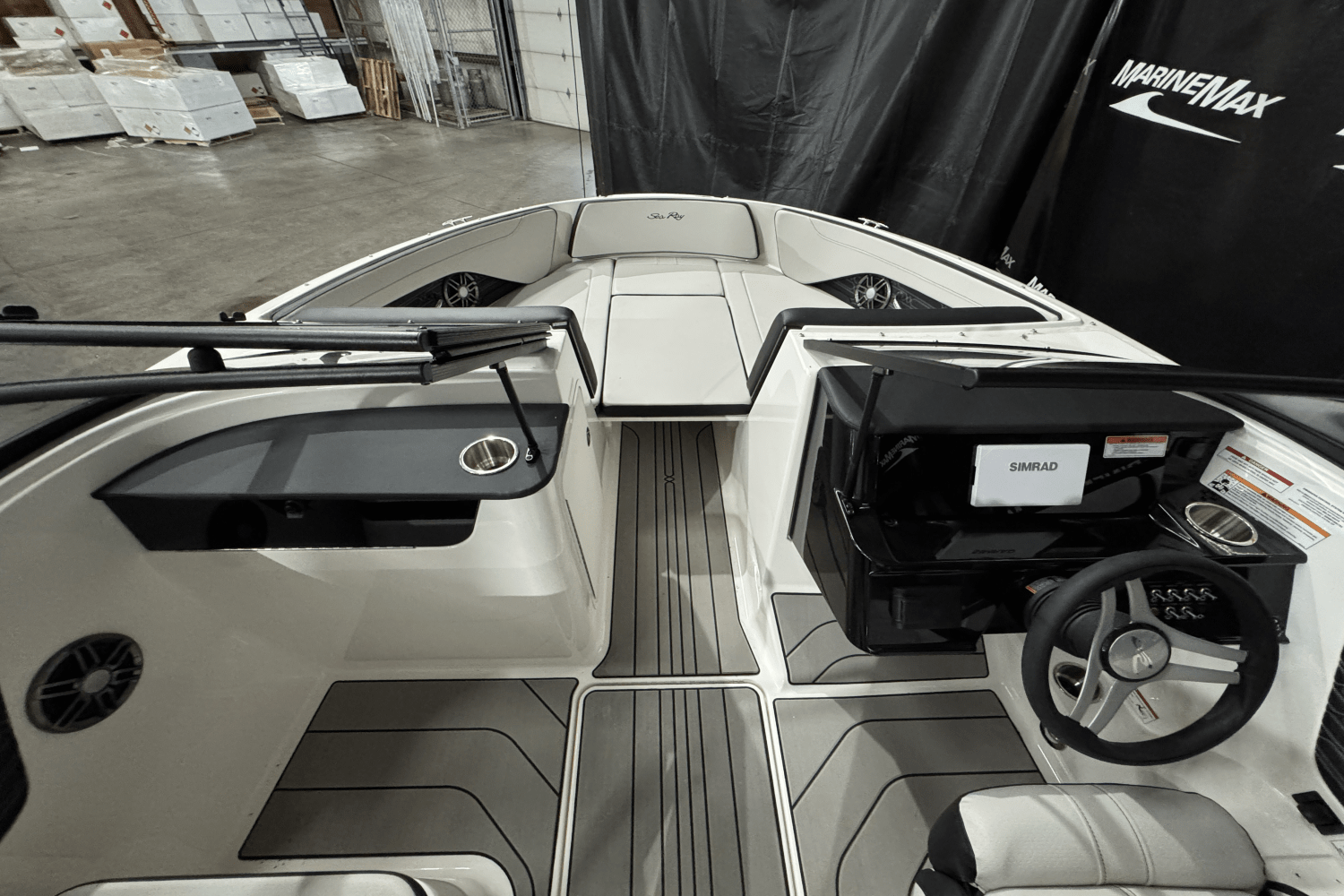 Slide: The Image of Sea Ray SPX 190 2025 - 27