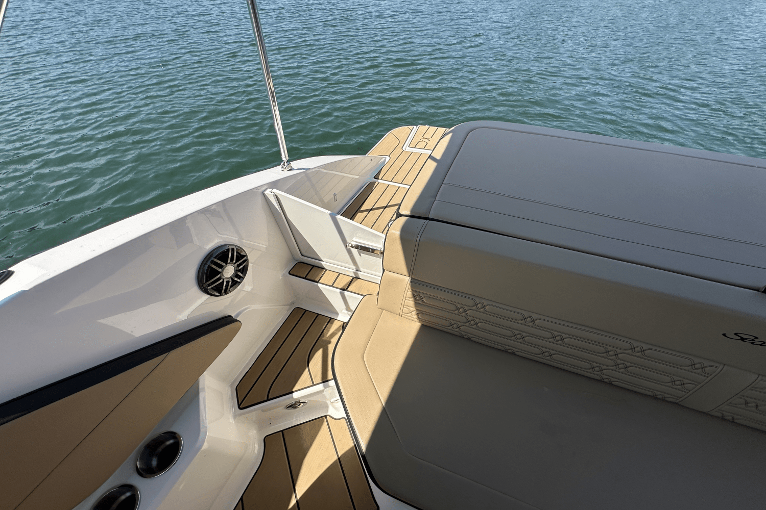 Slide: The Image of Sea Ray SPX 190 2025 - 29